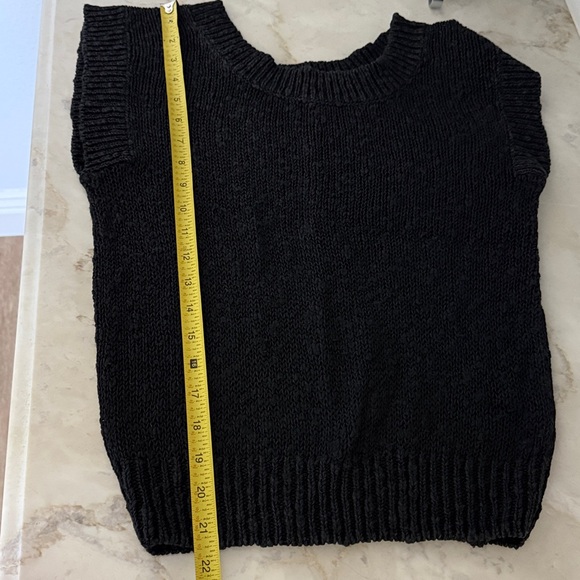 2 sweaters - Picture 8 of 10